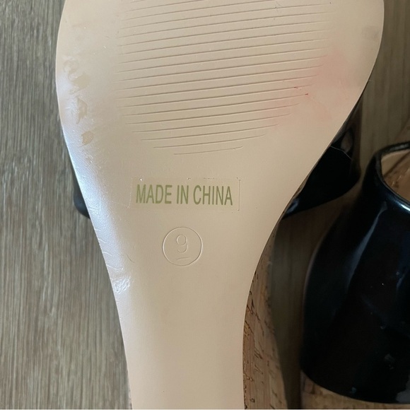 EasyFox woman’s Black patent Slide Sandals size 9 runs smaller wedge spring shoe - Picture 7 of 8